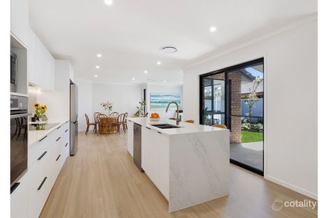 2 Woodlands Cres, Buderim, QLD 4556