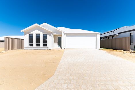 9 Broadgate Bvd, Yanchep, WA 6035