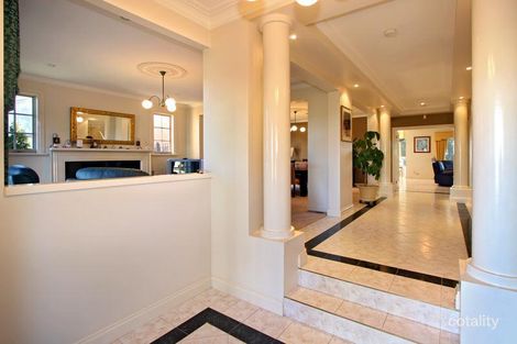 Property photo of 7 The Summit Ringwood North VIC 3134