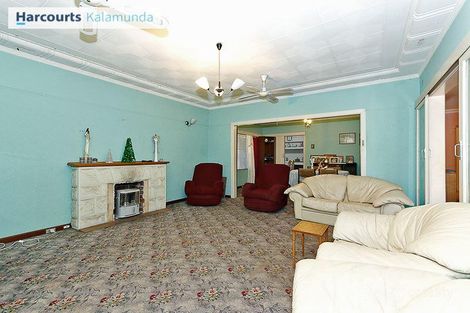 Property photo of 43 Lewis Road Wattle Grove WA 6107