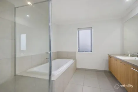 Property photo of 5 Coastside Drive Armstrong Creek VIC 3217