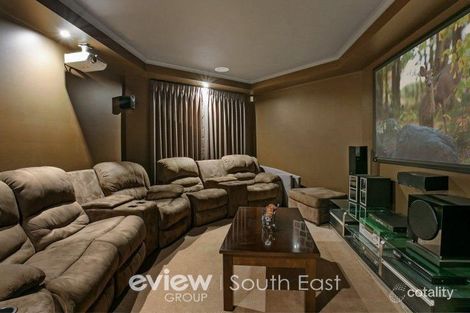 Property photo of 13 Middleton Grove Berwick VIC 3806