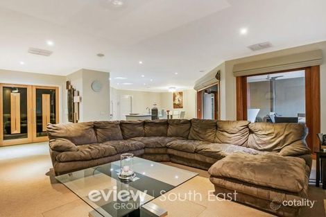 Property photo of 13 Middleton Grove Berwick VIC 3806