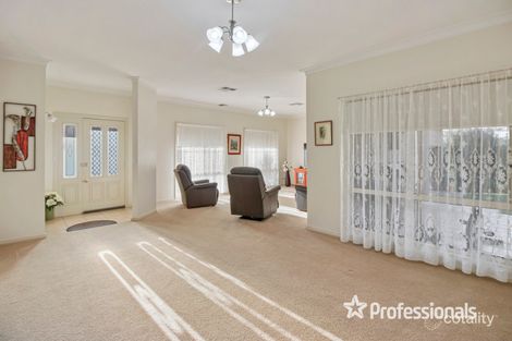 Property photo of 2 Glenvale Place Bourkelands NSW 2650