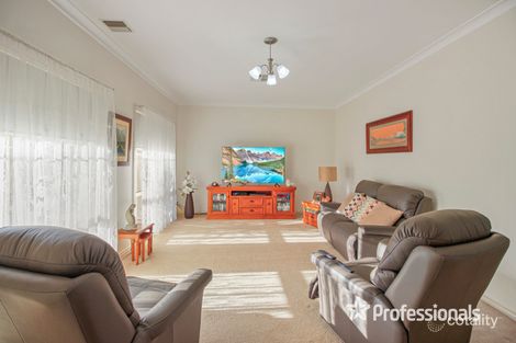 Property photo of 2 Glenvale Place Bourkelands NSW 2650