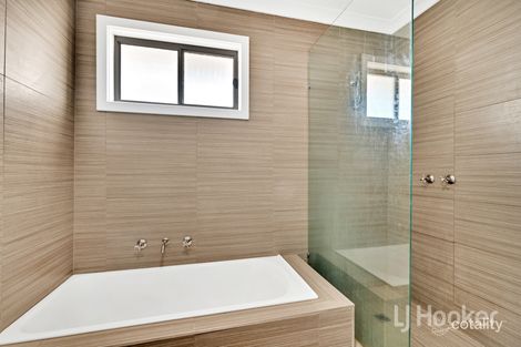 Property photo of 6 Oldershaw Road Melton VIC 3337