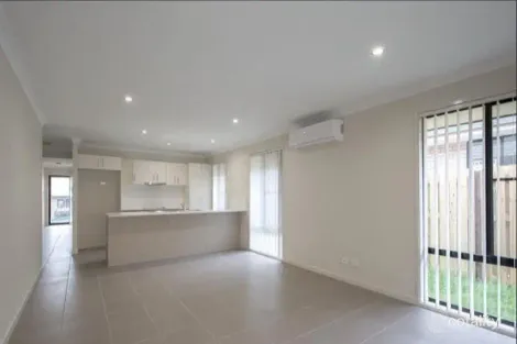 Property photo of 10 Vista Crescent Pimpama QLD 4209