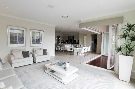 Property photo of 33 Seaside Boulevard Fern Bay NSW 2295