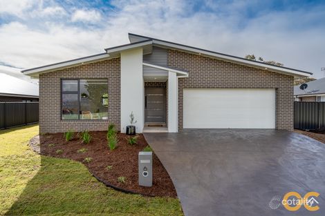 Property photo of 6 Hutchinson Close Orange NSW 2800