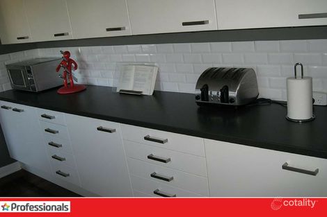 Property photo of 18 Marlow Way Thornlie WA 6108
