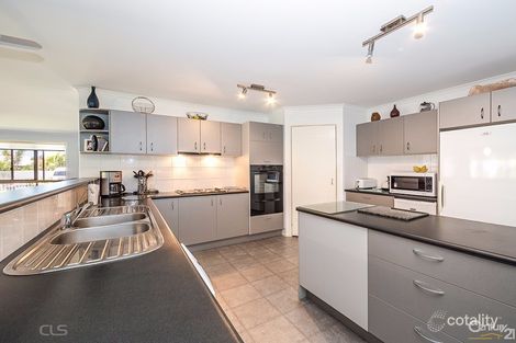 Property photo of 4 Biggera Court Sandstone Point QLD 4511