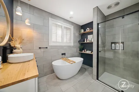 Property photo of 10 Deanswood Place Brookfield VIC 3338