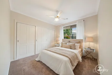 Property photo of 10 Deanswood Place Brookfield VIC 3338