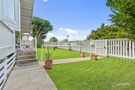 26 Echlin St, Labrador, QLD 4215
