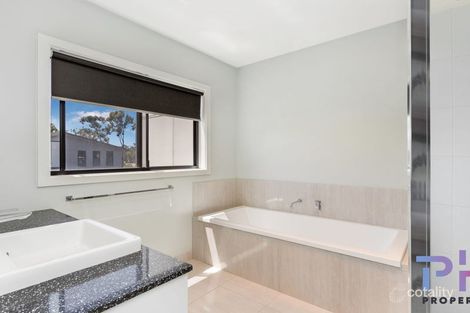 Property photo of 2/53 Weeroona Avenue White Hills VIC 3550