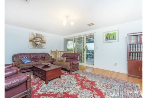 Property photo of 13 Oxley Way Endeavour Hills VIC 3802