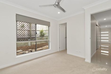 Property photo of 37 Pepper Tree Drive Holmview QLD 4207