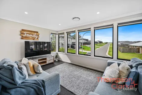 Property photo of 29 Harrow Circuit Greta NSW 2334