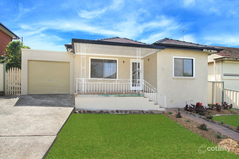 Property photo of 4 Gordon Crescent Lake Heights NSW 2502