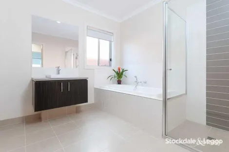 Property photo of 10 Bevan Lane Craigieburn VIC 3064
