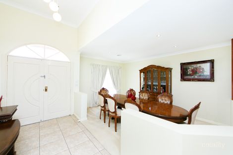 Property photo of 10 Elouera Court Jerrabomberra NSW 2619