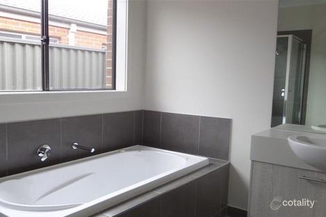 Property photo of 8 Whistling Duck Drive Lara VIC 3212