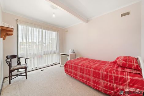 Property photo of 2 Windsor Place Melton West VIC 3337