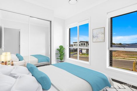 Property photo of 72 Saddleback Crescent Stream Hill NSW 2526