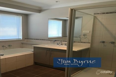 Property photo of 35 Meadowlands Way Berwick VIC 3806