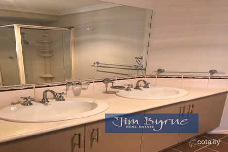 Property photo of 35 Meadowlands Way Berwick VIC 3806