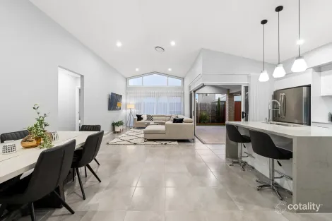 Property photo of 8 Kite Close Pallara QLD 4110