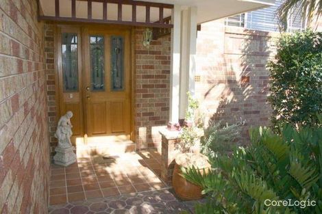 Property photo of 6 Jeanette Close Green Point NSW 2251