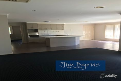 Property photo of 35 Meadowlands Way Berwick VIC 3806