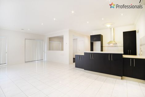 Property photo of 7 Maranoa Grove Caroline Springs VIC 3023