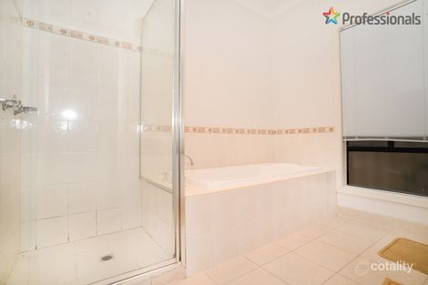 Property photo of 7 Maranoa Grove Caroline Springs VIC 3023