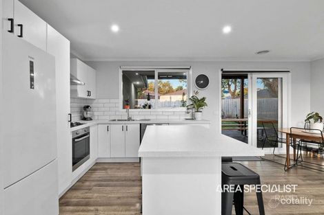 Property photo of 18 Smethurst Avenue Pakenham VIC 3810