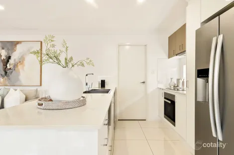 Property photo of 2/30 Taylor Place Mackenzie QLD 4156