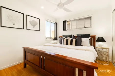 Property photo of 2/30 Taylor Place Mackenzie QLD 4156
