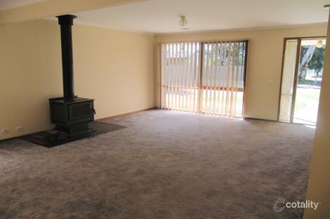 Property photo of 4 Pine Close Woodend VIC 3442
