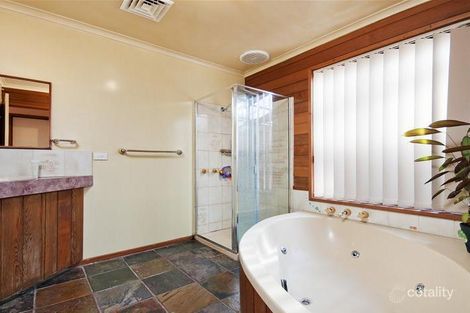 Property photo of 18 Shearer Close Hoppers Crossing VIC 3029