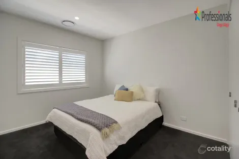 Property photo of 1/2 Rose Place Boorooma NSW 2650