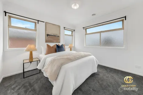 Property photo of 2 Waltzing Drive Lynbrook VIC 3975