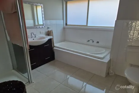 Property photo of 10 Shaw Court Sunbury VIC 3429