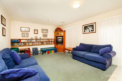 Property photo of 16 Cobblestone Green Caroline Springs VIC 3023