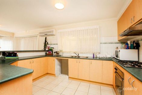Property photo of 16 Cobblestone Green Caroline Springs VIC 3023
