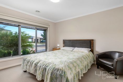 Property photo of 1/21 Fishburn Grove Harkness VIC 3337