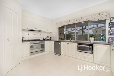 Property photo of 4 Lucerne Circuit Pakenham VIC 3810