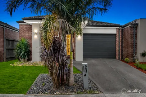 23 Paxford Dr, Cranbourne North, VIC 3977