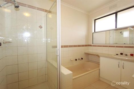 Property photo of 2/7 Reception Avenue Strathdale VIC 3550