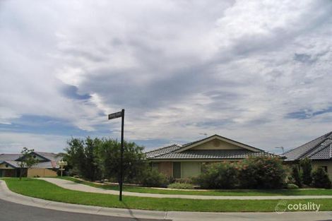 2/2 Hennesy St, Flinders, NSW 2529